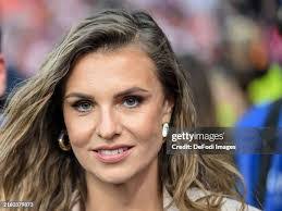 Laura Langer's Instagram, Twitter & Facebook