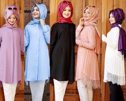 Tesettur Tunik Modelleri 2017 Sezonunda Yine Cok Begenilecek Tasarimlar Ile Karsimiza Cikiyor Iste Tesetturlu Bayanlarin Kurtaricisi Yepye Tunik Moda Hirkalar