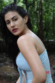 She is known for her roles in films like issaq, anegan bollywood actress amyra dastur spotted at airport departure pictures 04. Actress Amyra Dastur Hot New Stills Having Fun In Rain Social News Xyz