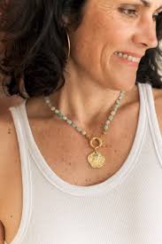 Collier pierre naturelle : les bienfaits énergétiques