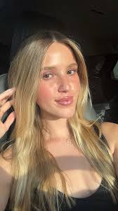 Hello! My name is Sarah and I am 25 years old and I am looking to find a  roomate or two to rent an apartment/home in the Lakewood area with my ESA