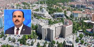 Konya büyükşehir belediyesi şehir tiyatrosu, bu sezon perdelerini sultan abdülhamid han'ın tahttan indirilmeden önce verdiği mücadeleyi konu alan abdülhamid ateş çemberi adlı tiyatro oyunu ile açtı. Konya Buyuksehir Belediye Binasi Nereye Yapilacak Baskan Altay Acikladi