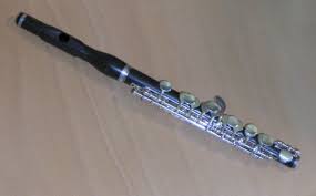 Instrumento de viento rojo y gris, instrumento de instrumento de viento de madera, instrumentos musicales, clarinete saxofón, trompeta, piccolo, familia png. Piccolo Wikipedia A Enciclopedia Libre