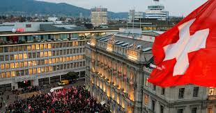 Die beiden schweizer grossbanken (credit suisse und ubs), 24 kantonalbanken, 62 regionalbanken und sparkassen, 7 privatbankiers, die raiffeisenbank und viele weitere inländische und ausländische finanzinstitute betreiben insgesamt etwa 3'100 filialen und. Steuerstreit Mit Schweiz Banken Warnen Deutsche Steuersunder Der Spiegel