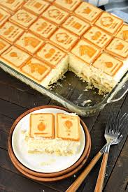 Pour the mixture over the cookies and bananas and cover with the remaining cookies. Paula Deen S Banana Pudding Recipe Shugary Sweets