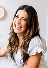 Erin Clarke's Instagram, Twitter & Facebook