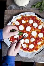 Pizza Margherita Maison Presque Comme Au Roberta S Emilie Murmure Recette Pizza Margarita Recettes De Cuisine Recette Cuisine Italienne