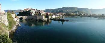 Dilerseniz burada biraz soluklanip yola devam edebilirsiniz yada tatilinizin. Amasra Wikipedia