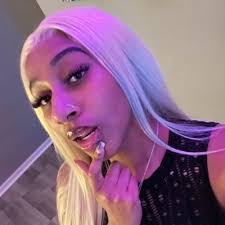 11/02♏️🎈 🎉🤘🏽🌈 (@_TMonaee)