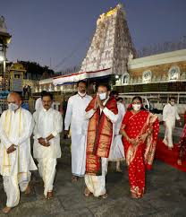 Select from premium venkaiah naidu of the highest quality. Venkaiah Naidu Visits Tirumala Temple With Wife Couple Offers Prayers To Lord Venkateswara See Pics