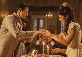 Além do Tempo: Roberto marca data do casamento e Anita ouve tudo neste sábado 25/07
