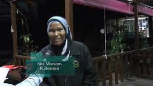 Mengisahkan salina (aishah azman), gadis muda yang berkahwin dengan seorang duda yang juga ayah kepada sahabat baiknya. Kelip Kelip Kg Kuantan Cute766