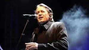Γιαννησ κοτσιρασ concert@θεατρο βραχων 2018. Eykairia Na Anaplhrwsoyme Xameno Xrono O Giannhs Kotsiras Deixnei Pws Perna To Xrono Me Toys Gioys Toy Menontas Sto Spiti Bovary