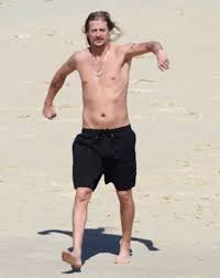 Gif Rock Kid Rock Walking On The Beach In 2020 Kid Rock Kids Celebrity Feet