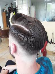 On peut jouer sur la matière, les longueurs, la frange ou encore les mèches pour une coiffure originale. Coiffeur Homme Barbier Paris 13 Co Creative Factory Les Salauds