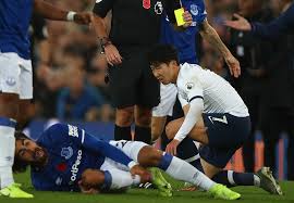 Everton and portugal midfielder andré gomes suffered a fracture dislocation of the ankle at goodison park against tottenham. Gomes Suffers Horror Ankle Injury As Everton Deny Tottenham Cgtn