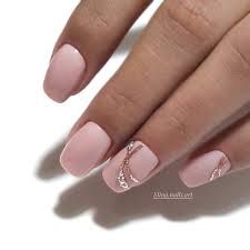 This design creates a luxury appeal to the nails too. Chic Pink And Gold Nails Designs Naildesignsjournal Com