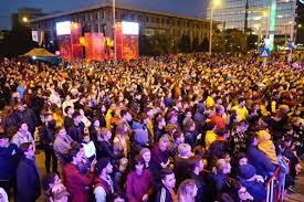 Creativ și vibrant, zilele clujului a scris o altfel de poveste în orașul din inima transilvaniei. Mega Concert In Centrul IaÈ™ului Mii De IeÈ™eni AÈ™teptaÈ›i La Palatul Culturii Galerie Foto Video Buna Ziua Iasi Bzi Ro