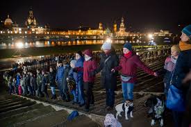 Februar rund 1600 frauen und. Dresden Am 13 Februar Menschenkette Dieses Jahr Virtuell Dresden Bild De
