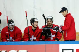 Die schweiz trifft in riga auf die teams aus tschechien, dänemark, schweden, slowakei, russland, weipßrusslan und großbritannien und hat somit erstmal 7 vorrundenspiele zu absolvieren. Im Schatten Des Spektakels Nzz