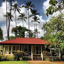 Hawaiian style home design actually covers a wide range of architectural styles including plantation, international, mission and renaissance to name a few. Hawaiian Style Amazing Nature
