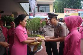 Maybe you would like to learn more about one of these? 86 Personel Polres Metro Jakpus Naik Pangkat