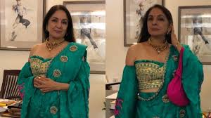 Neena gupta revealed that, like a normal mother, i said don't take any decision in a rush. Neena Gupta Wears A Saree Designed By Beti Masaba Looks Drop Dead Gorgeous Fashion News India Tv