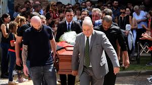 The family of footballer emiliano sala has begun legal action against his old club and cardiff city, which he was joining when he died in an air crash. Foto Des Toten Emiliano Sala Ins Netz Gestellt Mutmassliche Tater Festgenommen