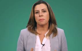 Un camión de campaña de la candidata a la convención constitucional, teresa marinovic, protagonizó un accidente de tránsito en providencia, región metropolitana. Quien Es Teresa Marinovic La Polemica Columnista Que Genero Un Quiebre En La Derecha T13