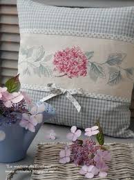 La Maison Du Bonheur Jardin De Bagatelle In 2020 Sewing Pillows Shabby Chic Pillows Diy Pillows