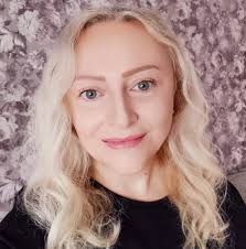 Heya 😊 Does anyone know where can I get my eyebrows done with a thread or  recommendation of a place to get your eyebrows done nicely? (doesn't need  to be an EN