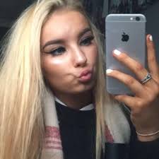 Evie Bond (@evie_bond)