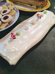 Noel Arrive Nous Sortons Une Buche De Noel Buche De Noel Glacee Au Chocolat Blanc Et Un Biscuit Roule Buc Gateau Chat Buche De Noel Buche De Noel Glacee