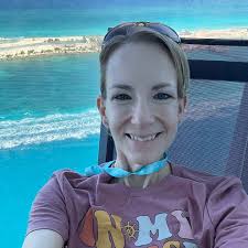 ShrinkingSarina (@shrinkingsarina)