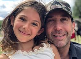 Zoë waited on david's table at london's cuckoo club and rumor had it that he stuck around in london for two months after filming wrapped just to spend time with her. David Schwimmer S Non Conformist Daughter Cleo 9 Has Long Hair Shaved Off Heart