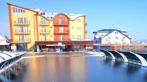 La munte exista foarte multe unitati de cazare cu piscina. Hotel Doina TÄƒsnad AcasÄƒ Facebook