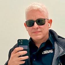 Andre Makris's Instagram, Twitter & Facebook