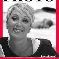 Stephanie Combe's Instagram, Twitter & Facebook