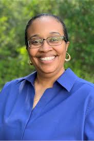 Daphne Farrell's Instagram, Twitter & Facebook