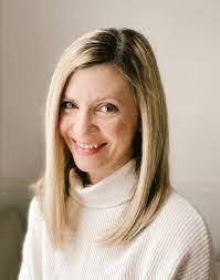 Joanna Knoll's Instagram, Twitter & Facebook