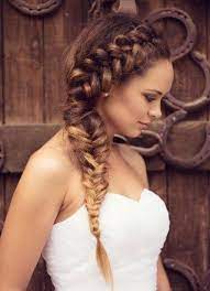 Wiesn Styling Die Schonsten Oktoberfest Frisuren Fur Langes Haar Oktoberfest Frisur Wiesn Frisur Lange Haare