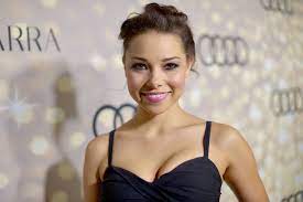 Jessica p kennedy ретвитнул(а) matt #darkmatter #timescape #powdermage. Jessica Parker Kennedy Wiki Arrow France Fandom