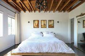 Bed room disign jpson bort woll : 23 Beautiful White Bedrooms Ideas For White Bedroom Design