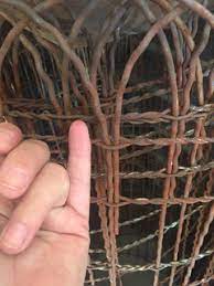 Double loop decorative fence structure: Wire Fence For Backyard Of 1920 Bungalow