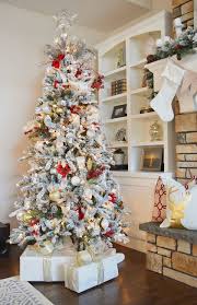 Flocked Christmas Tree Ideas Home Bunch S Beautiful Homes Of Instagra Flocked Christmas Trees Decorated Flocked Christmas Trees Christmas Decorations Bedroom