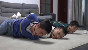 三个帅哥玩游戏被捆绑挠痒袜子堵嘴2 Three handsome guys playing game are tied | FansOne  讓創作更有價值