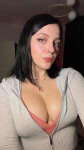 Alie Bloom - Free nude pics, galleries & more at Babepedia