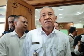 Pria berusia 60 tahun ini mempunyai tiga orang anak. Satu Pegawai Positif Covid 19 Pusat Grosir Di Sleman Ditutup Sementara Halaman All Kompas Com