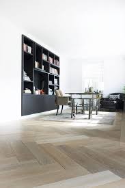 White Living Room With Statement Book Case Interior Design Living Room Hardwood Floor In 2020 Herringbone Wood White Living Room Floor Patterns