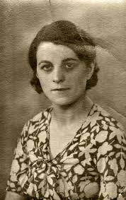 Elsie Christopher's Instagram, Twitter & Facebook